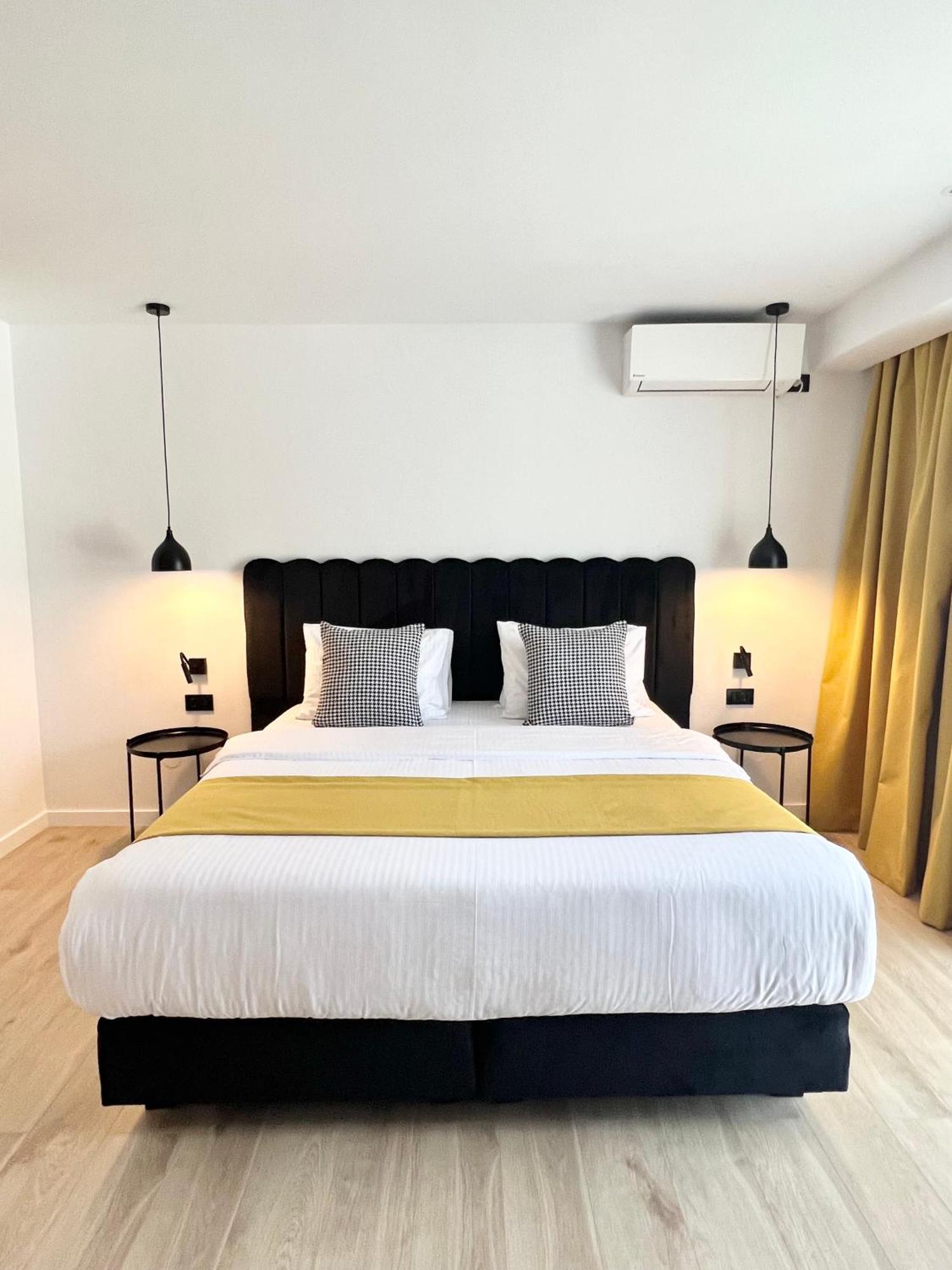 Krystal Boutique Mansion Hotel Hunedoara Exterior photo