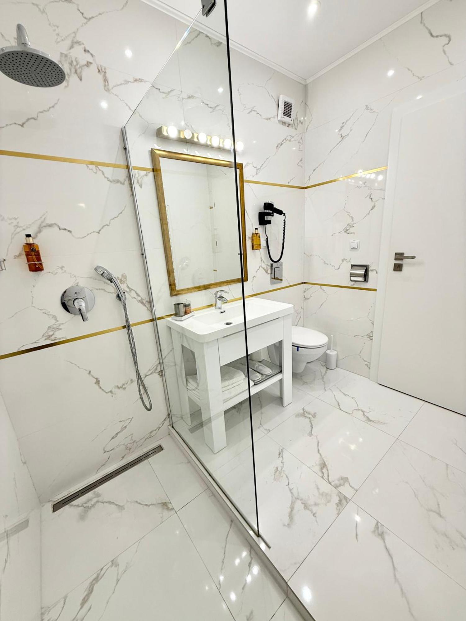 Krystal Boutique Mansion Hotel Hunedoara Exterior photo