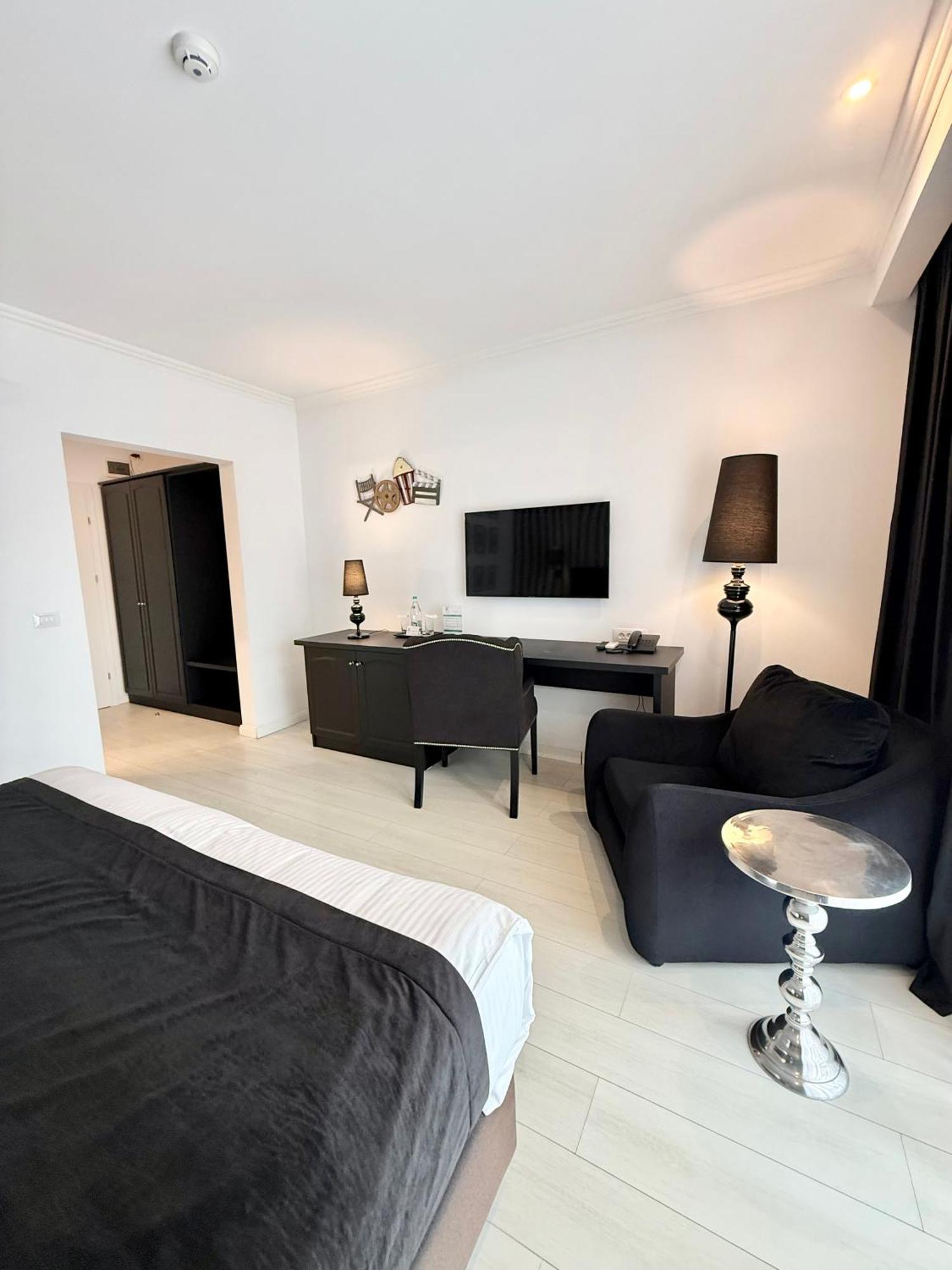 Krystal Boutique Mansion Hotel Hunedoara Exterior photo