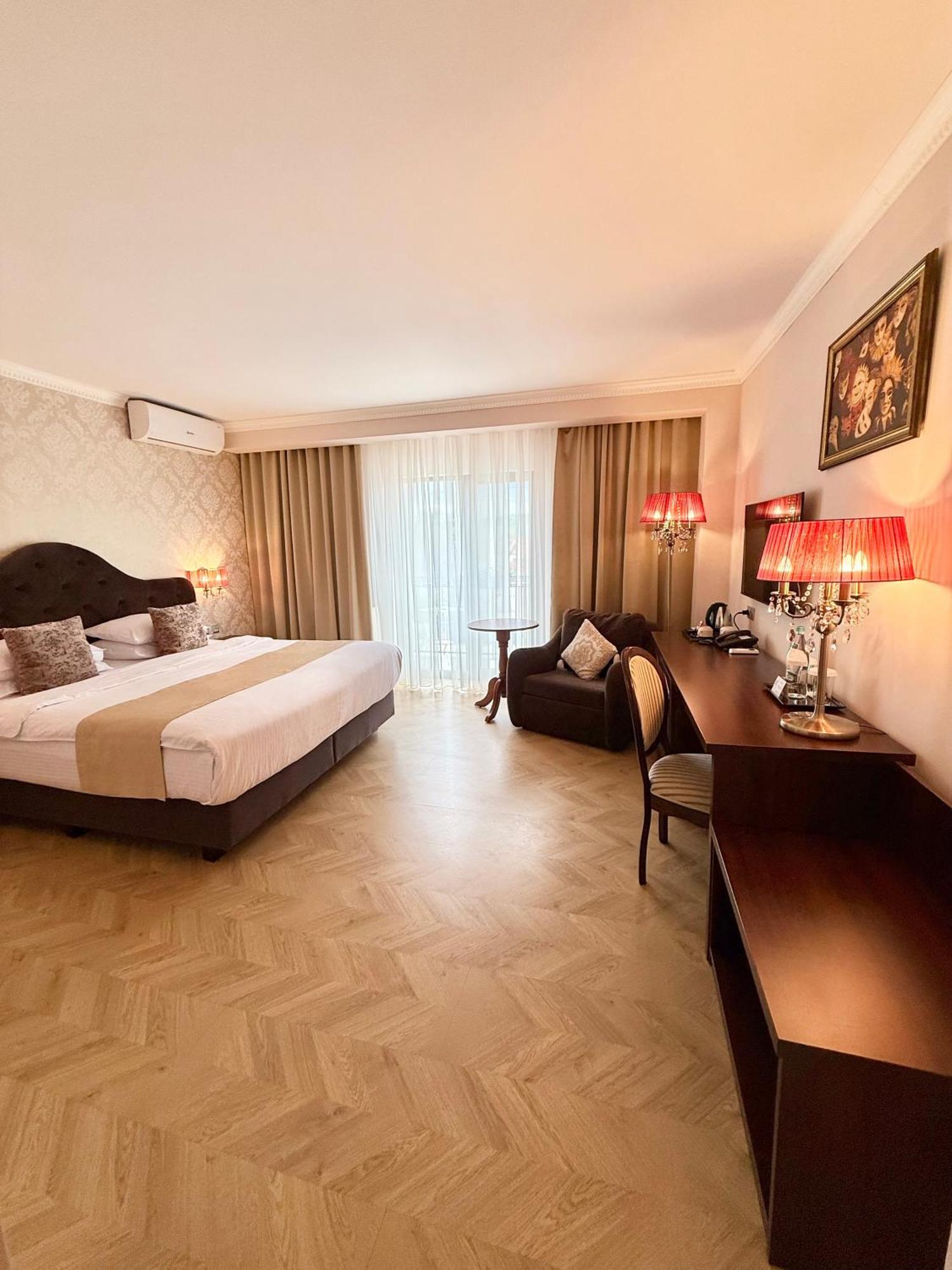 Krystal Boutique Mansion Hotel Hunedoara Exterior photo