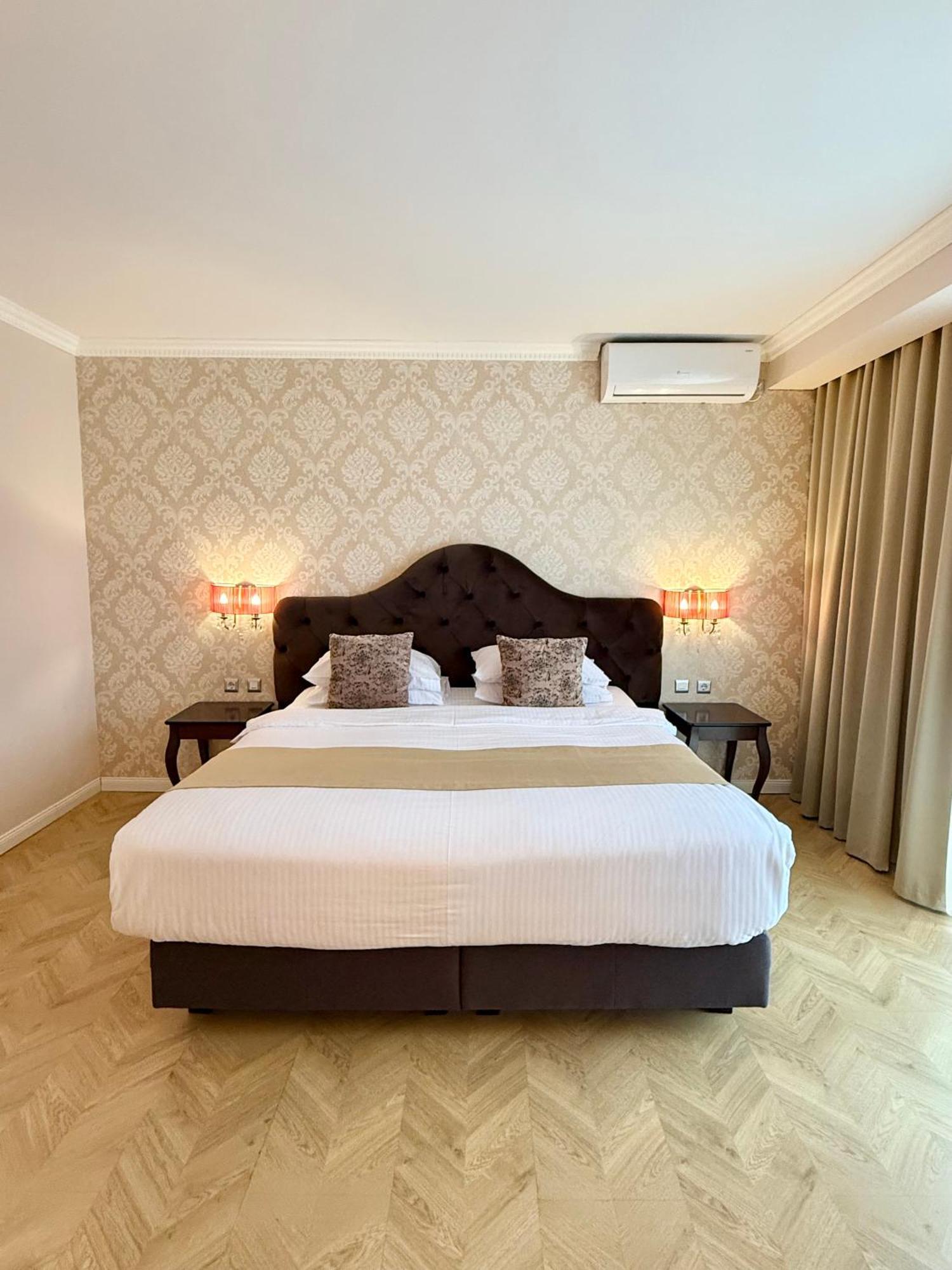 Krystal Boutique Mansion Hotel Hunedoara Exterior photo