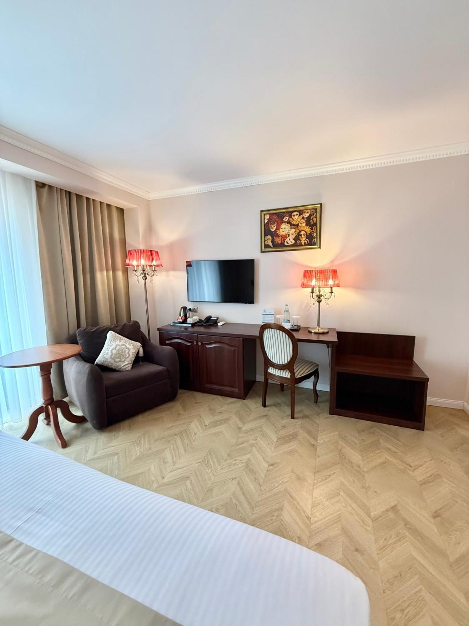 Krystal Boutique Mansion Hotel Hunedoara Exterior photo