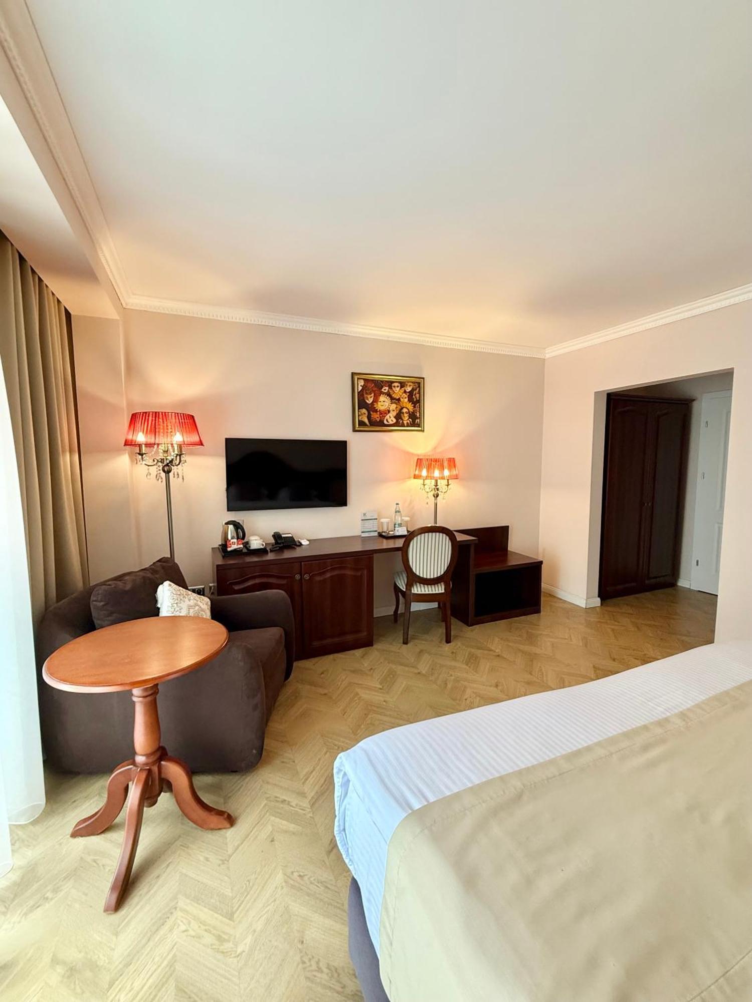 Krystal Boutique Mansion Hotel Hunedoara Exterior photo