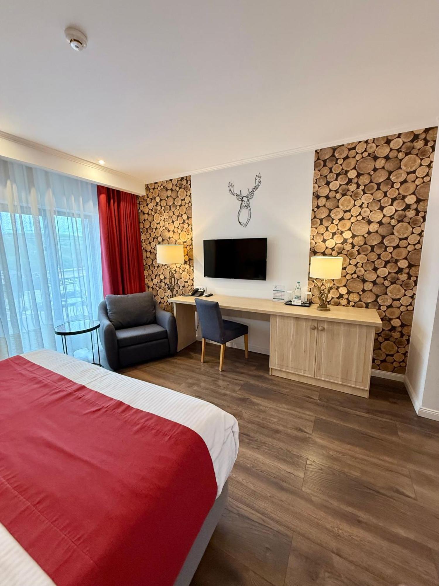 Krystal Boutique Mansion Hotel Hunedoara Exterior photo