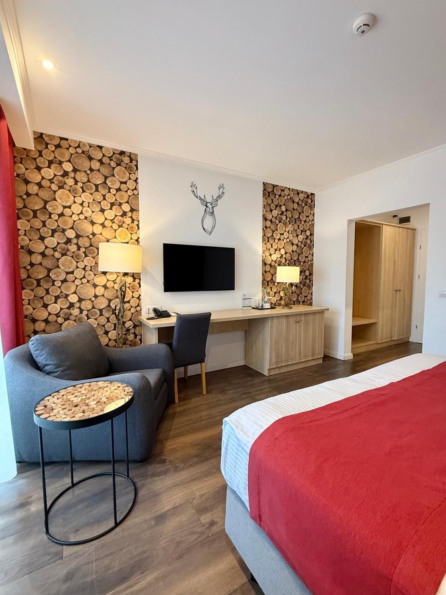 Krystal Boutique Mansion Hotel Hunedoara Exterior photo