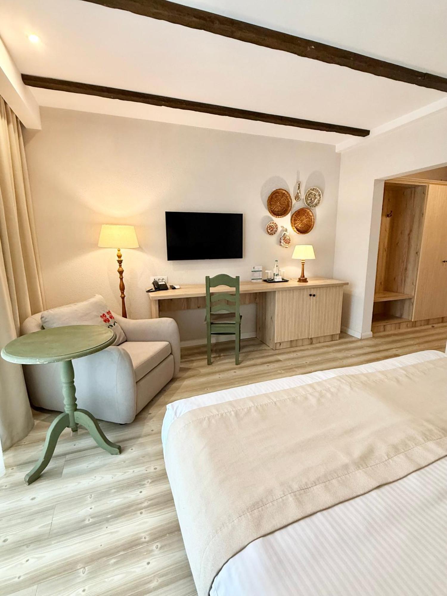Krystal Boutique Mansion Hotel Hunedoara Exterior photo