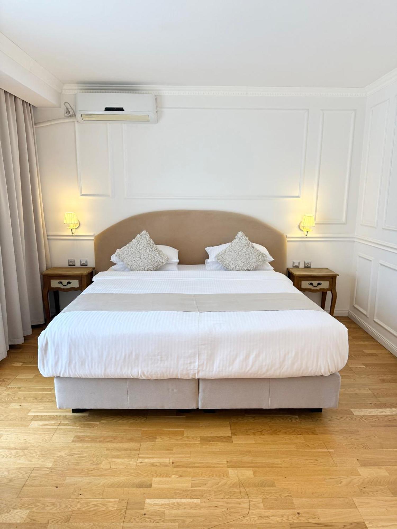 Krystal Boutique Mansion Hotel Hunedoara Exterior photo