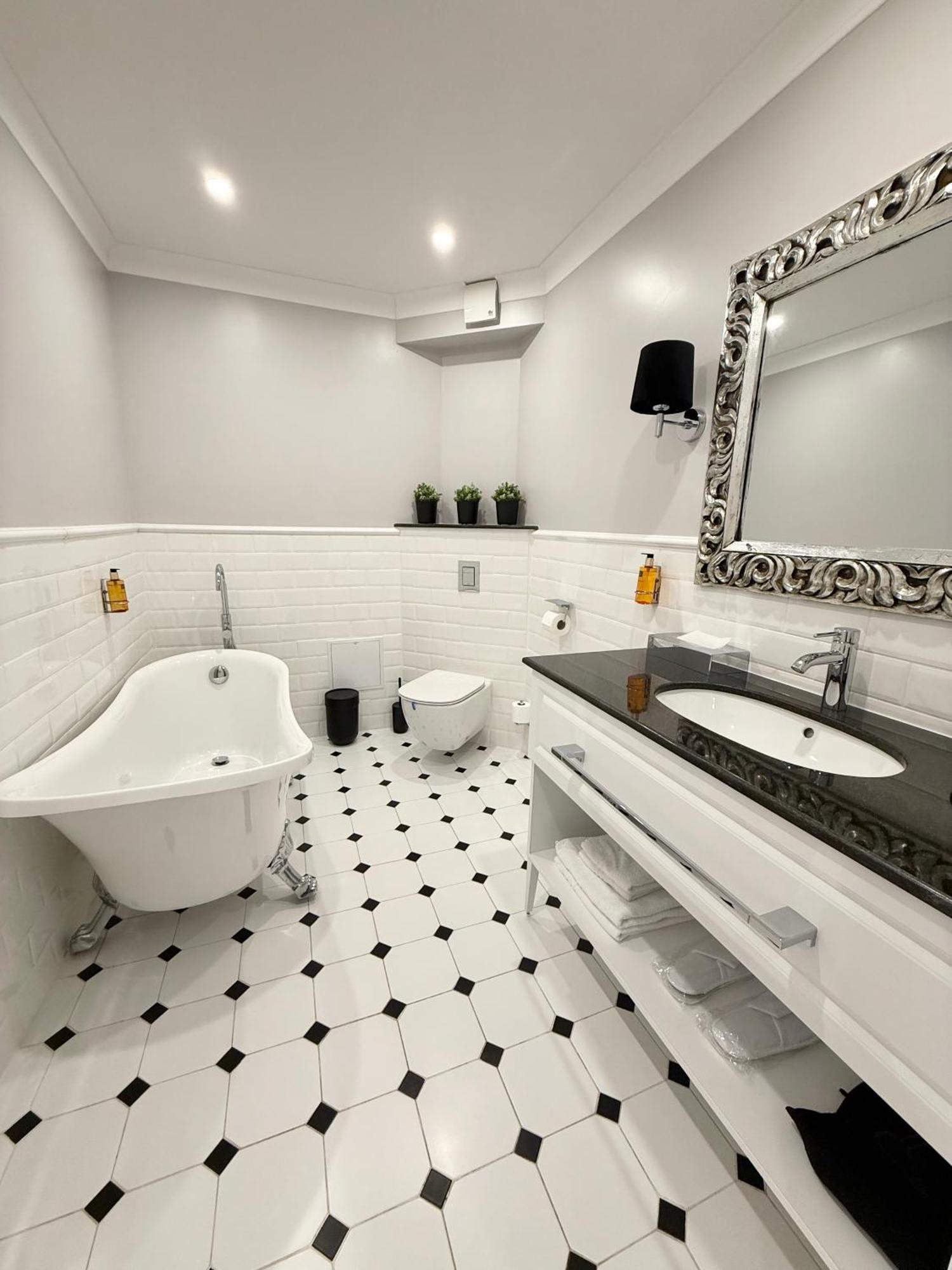 Krystal Boutique Mansion Hotel Hunedoara Exterior photo